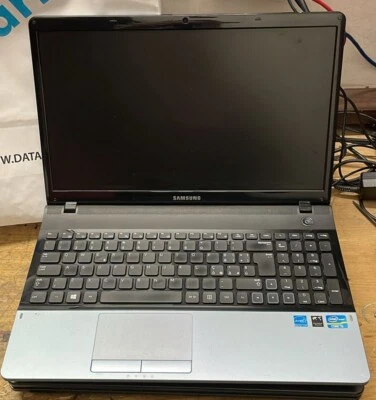 Samsung 300E NP300E5C Notebook non funzionante, no hd - Immagine 1 di 4