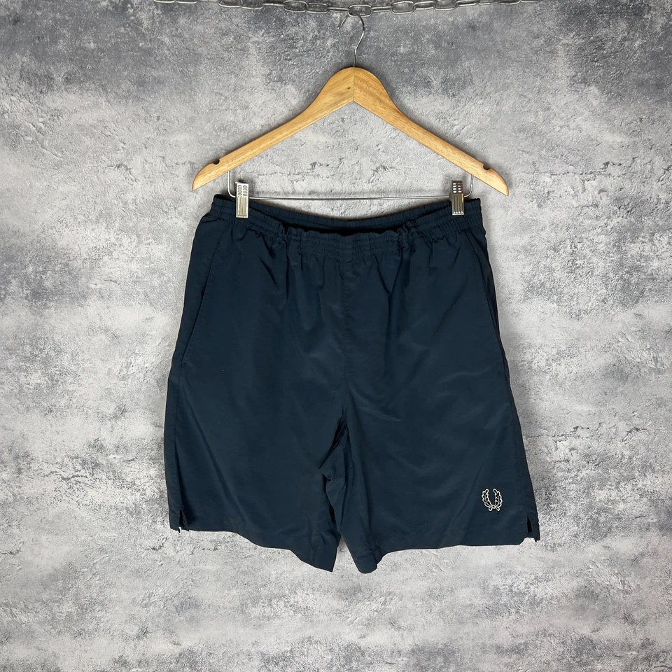 Pantalones Cortos Fred Perry Para Hombre Negros Poliéster Logo Espalda Talla M De Colección Raros Foto 1 de 4