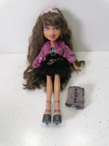 Bratz Doll: Princess - Yasmin. - Picture 1 of 3