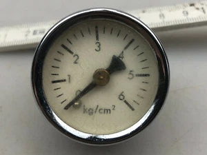 Altes Messgerät rund Metall Chrom Industrie Design 0-6 Kg/cm² 60/70erJahre /12/ - Picture 1 of 7
