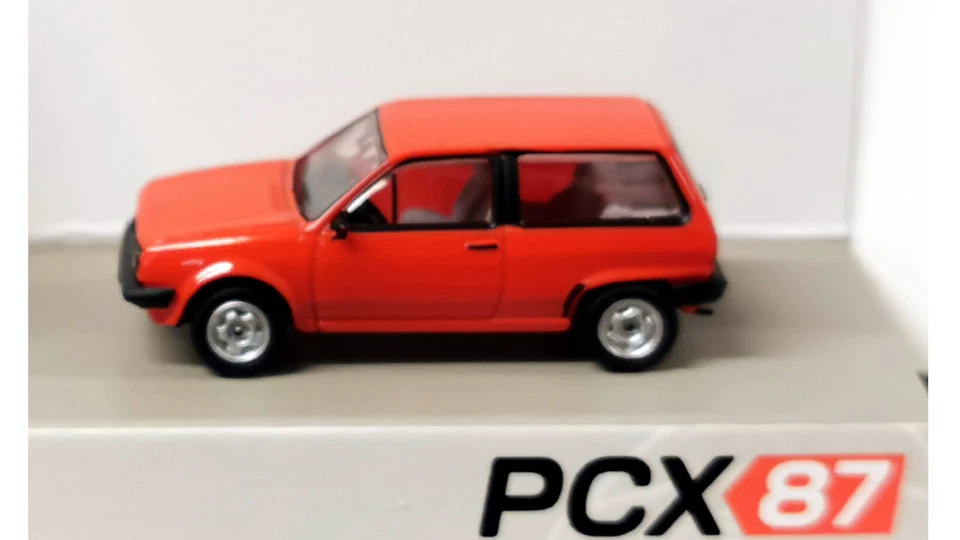 Premium ClassiXXs 870332 – Volkswagen Polo II, Rosso Chiaro – 1:87 - Immagine 1 di 1