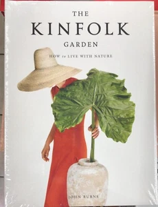 THE KINFOLK GARDEN MAGAZINE-HOW TO LIVE WITH NATURE-2020-BRAND NEW - Picture 1 of 2