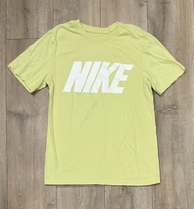 Camiseta Nike Hombre Cuello Redondo Pequeña Amarilla The Nike Tee - Imagen 1 de 8
