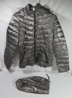 Chaqueta acolchada plateada premium ligera para mujer Calvin Klein XS Foto 1 de 3