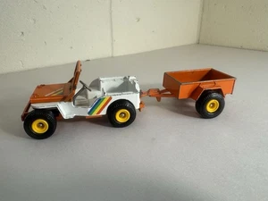 Remolque de carga Gran Bretaña Willys Farm Jeep modelo 9433 escala 1:32 naranja ruedas anchas - Imagen 1 de 11