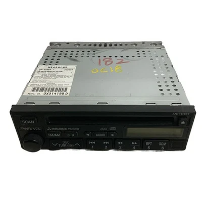 00-01 Mitsubishi Montero Equipo Audiovisual Radio MR490089 AM/FM/CD 638-57618A Foto 1 de 4