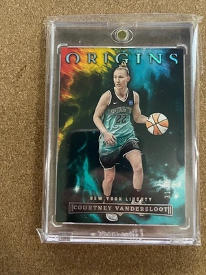 2023 Panini Origins WNBA Teal #8 Courtney Vandersloot # 31/35 - NM-MT - Image 1 of 2