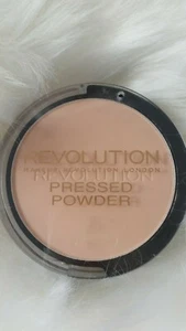 REVOLUTION Make Up Pressed Powder 7,5 gr - Porcelain Soft Pink + Sponge + Mirror - Picture 1 of 3