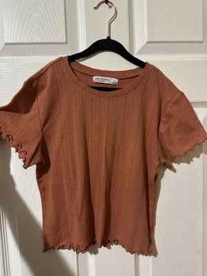 Camisa Arizona Jean Co Mujer Pequeña Marrón Óxido Dobladillo Lechuga Texturizado Tejido Top Foto 1 de 4