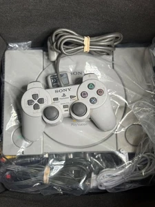 Sony PlayStation 1 Launch Edition Heimkonsole - Grau - Bild 1 von 9