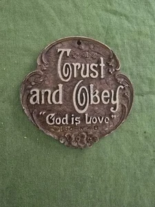PLACA DE MADERA religiosa vintage de $18,00, pequeña madera arte prensado años 40 A Warner Press - Imagen 1 de 2
