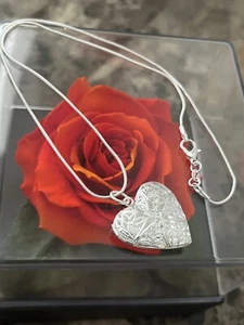 ❤️❤️925 Sterling Silver snowflake Heart Shape Locket Necklace (Pendant + Chain) - Picture 1 of 4