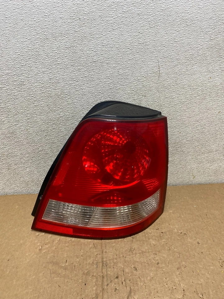 Luz trasera lateral derecha Kia Sorento 2003 a 2006 pasajero OEM V0004 DW Foto 1 de 4