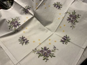 Tischdecke Weihnachten Kreuzstich Handarbeit X-Stich Mitteldecke 85/85cm B-Ware - Bild 1 von 2