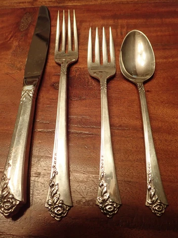 Heirloom Sterling Silver Damask Rose Flatware Set 44 Pieces Not scrap 10 servers Cover