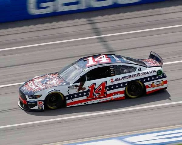 FOTO BRILLANTE FORD ON TRACK 8X10 CLINT BOWYER #14 EE. UU. INVICTO DESDE 1776 Foto 1 de 1