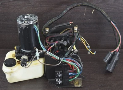 F722541 Force 1990-92 L-Drive Hydraulic Pump W/ Reservoir 90 120 HP 1 YR WTY - Image 1 of 4