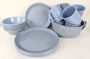 Plato de cena y ensalada de melamina Rubbermaid azul 27 piezas de colección, cuencos taza - Imagen 1 de 15