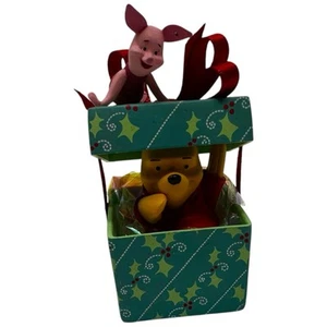 Hallmark  A Big Present For Piglet Disney Winnie The Pooh Collection New 2011 - Picture 1 of 6