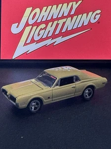 1968 MERCURY COUGAR GT-E         1999 JOHNNY LIGHTNING MUSCLE CARS U.S.A.   1:64 - Picture 1 of 12