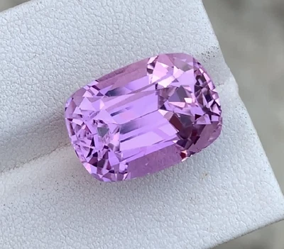 VVS 15.67 Ct Natural Pink Kunzite Gemstone Cushion Cut From Afghanistan - Image 1 of 2