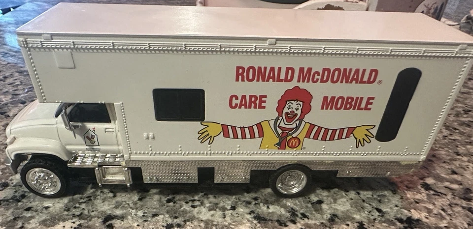 极为罕见的麦当劳 RMHC Care 移动卡车 DieCast 全球营销。 — 第 1/4 张图片