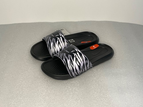 Nike donna Victori Zebra Slides CN9676 011 TAGLIE MULTIPLE