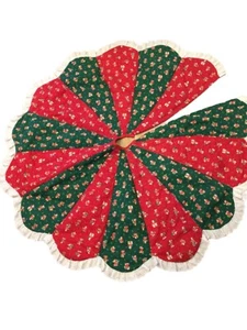 VNTG Christmas Tree Skirt Santas Quilted Eyelet Lace Kitsch Retro 42” Diameter - Picture 1 of 4