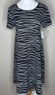 NUEVO Vestido LuLaRoe Carly swing alto-bajo negro/blanco a rayas con bolsillo frontal talla S. Foto 1 de 4