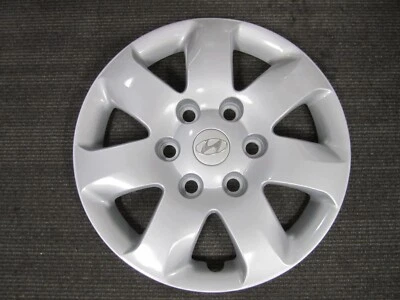 2007-2010 Hyundai Entourage 16" OEM Silver Wheel Cover 52960-4D010 55558 - One/1 - Image 1 of 4