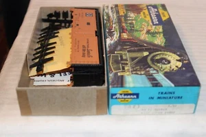 HO Scale Athearn, 40' Box Car, Santa Fe Super Chief, Orange, #8293 - 5023 - Picture 1 of 3