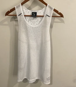 NIKE RUNNING DIVISION ADAPT PLATINUM SINGLET CU5542-043 SIZE MEDIUM - Picture 1 of 4