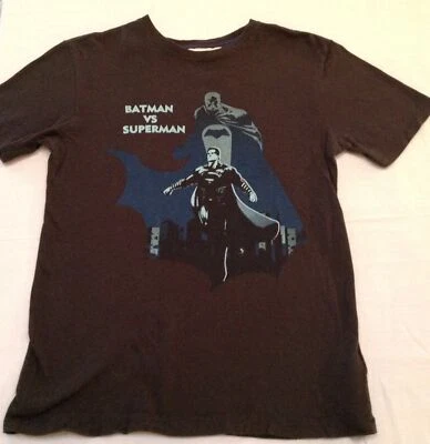 Niños Gap Niños Comida Chatarra Batman vs Superman Camiseta Camiseta XL 12 13 Foto 1 de 3