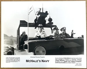 1996 McHale's Navy Original B&W Production Photo Tom Arnold / Debra Messing - Picture 1 of 1