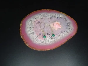Bellissimi orecchini pendenti filo orecchio francese verde malachite e oro 2,30 g - Foto 1 di 5