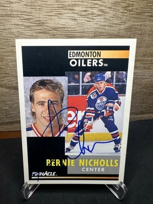 1991-92 Bernie Nicholls Pinnacle — Edmonton Oilers No300 лично на карточке с АВТОГРАФОМ - Изображение 1 из 2