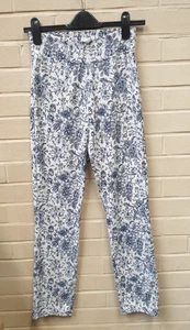 Kim & Co Damen schmale Hose mit Rosendruck Größe S - Bild 1 von 7