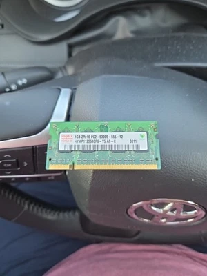 Hynix PC2-5300 1 GB SO-DIMM 667 MHz DDR2 Memory (HYMP564S64CP6-Y5) - Image 1 of 2