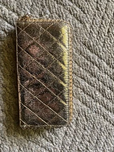 Goldfarbene gesteppte Geldbörse mit Reißverschluss oben 8 x 4 neu ohne Etikett - Bild 1 von 4