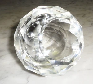 Cenicero cristalino vintage de vidrio con corte de diamante Orb de 3 1/2 pulgadas - Imagen 1 de 5