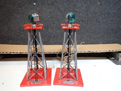 2 VINTAGE AMERICAN FLYER S GAUGE 769 Revolving Aircraft Beacon Tower - Image 1 of 4