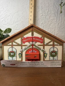 2005 HALLMARK SANTA'S WORKSHOP PLAY SET with 7 WOODEN PIECES - Picture 1 of 7