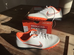 nike majestry tf mens football trainers