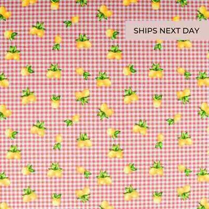 Tessuto Cotone Gingham Limoni su Rosa / 100% Cotone / Limone Rosa Venduto da Giardino - Foto 1 di 2
