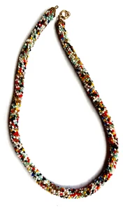 Bellissima Collana Girocollo Vintage 17" Semi Perline MULTI COLORE Corda - Foto 1 di 3