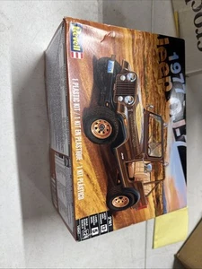 Revell 1977 Jeep CJ-7 2-In-1 1/24 Scale Plastic Model Car Kit 14547 - Picture 1 of 4