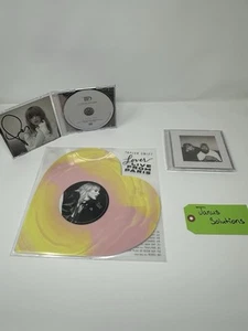 Taylor Swift - TTPD CD mit signierter Karte, Lover Vinyl 2LP & Fortnight CD BUNDLE - Bild 1 von 2