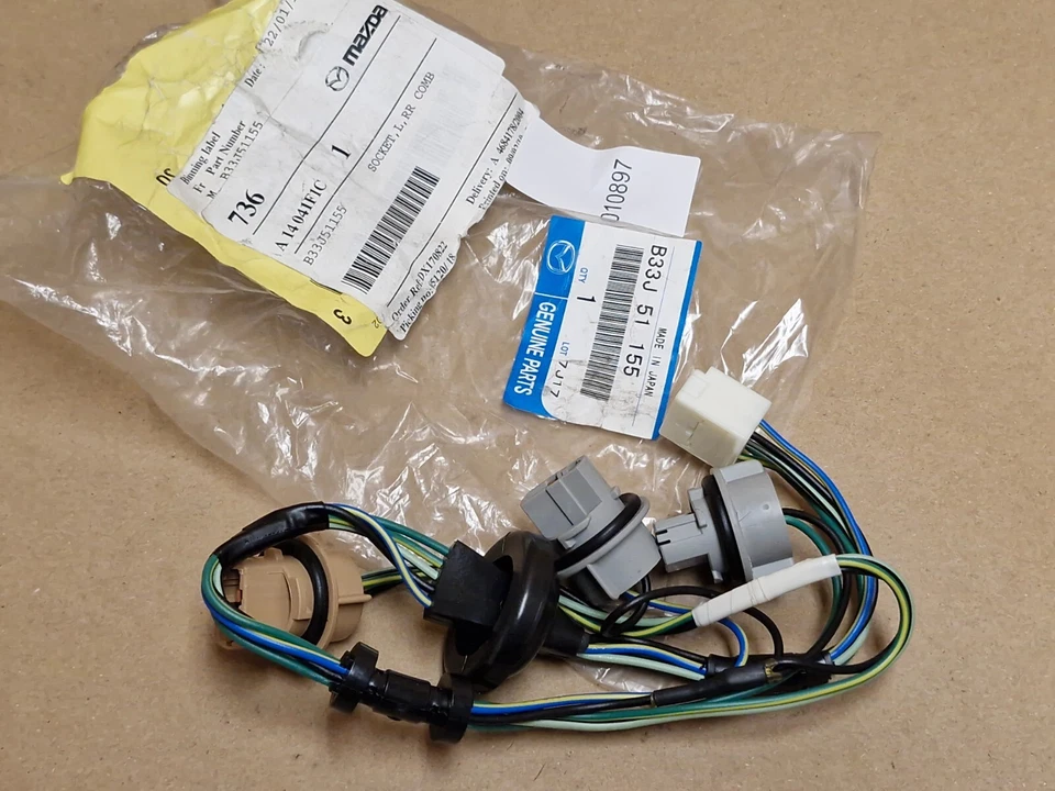 Luz trasera Mazda 323 lámpara cableado telar 2000-2010 B33J51155 genuino NUEVO OEM Foto 1 de 4