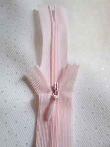 (2,90 € / Stück) 2 Verdeckte Reißverschlüsse Farbe: Rosa Länge: 55 cm (RO55) - Picture 1 of 1