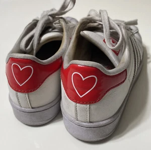 Adidas Originals Superstar J ""Cuore"" bianco/rosso - taglia 1 giovane - Foto 1 di 11
